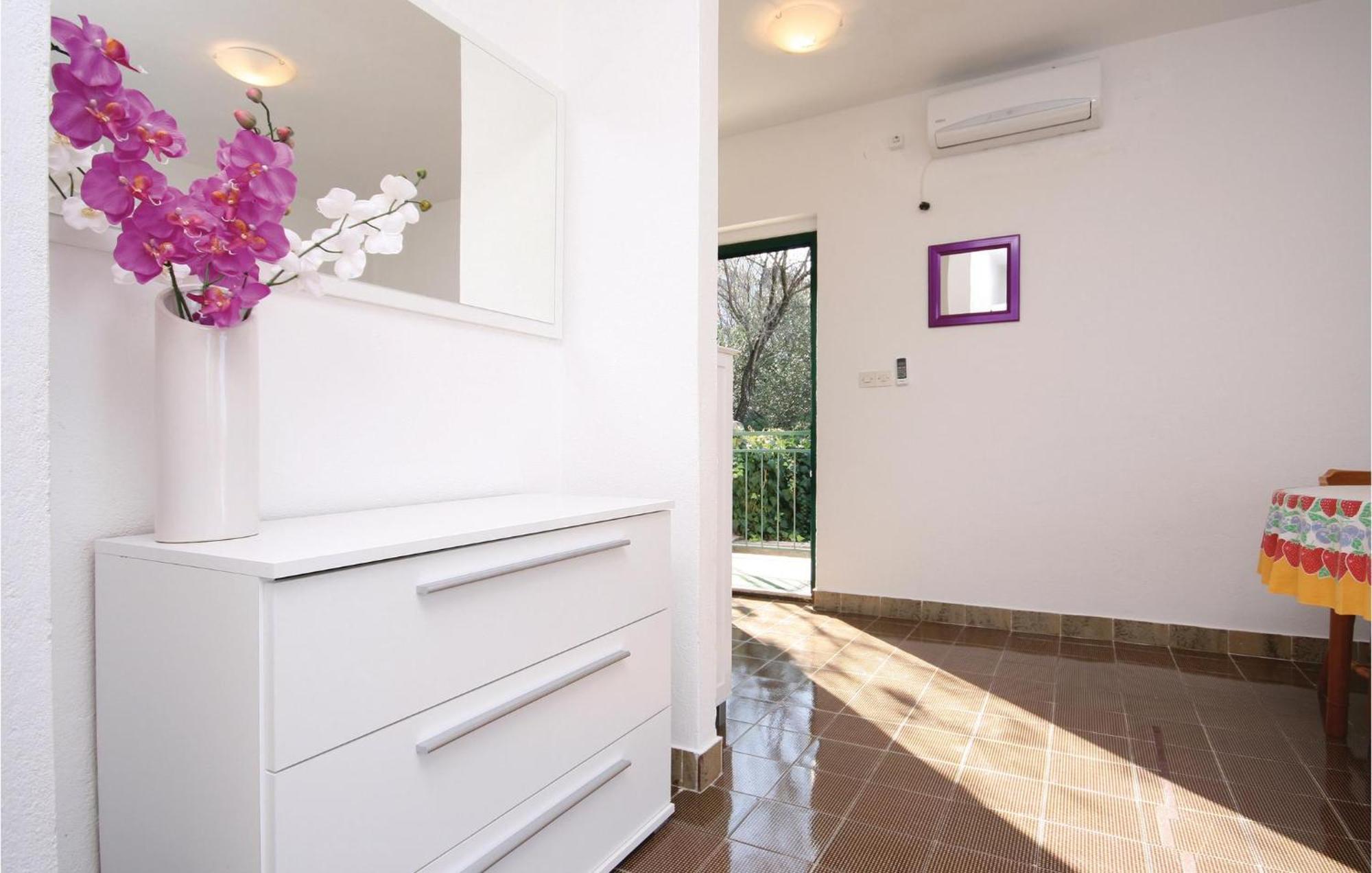 2 Bedroom Beautiful Home In Sparadici Grebastica Bagian luar foto