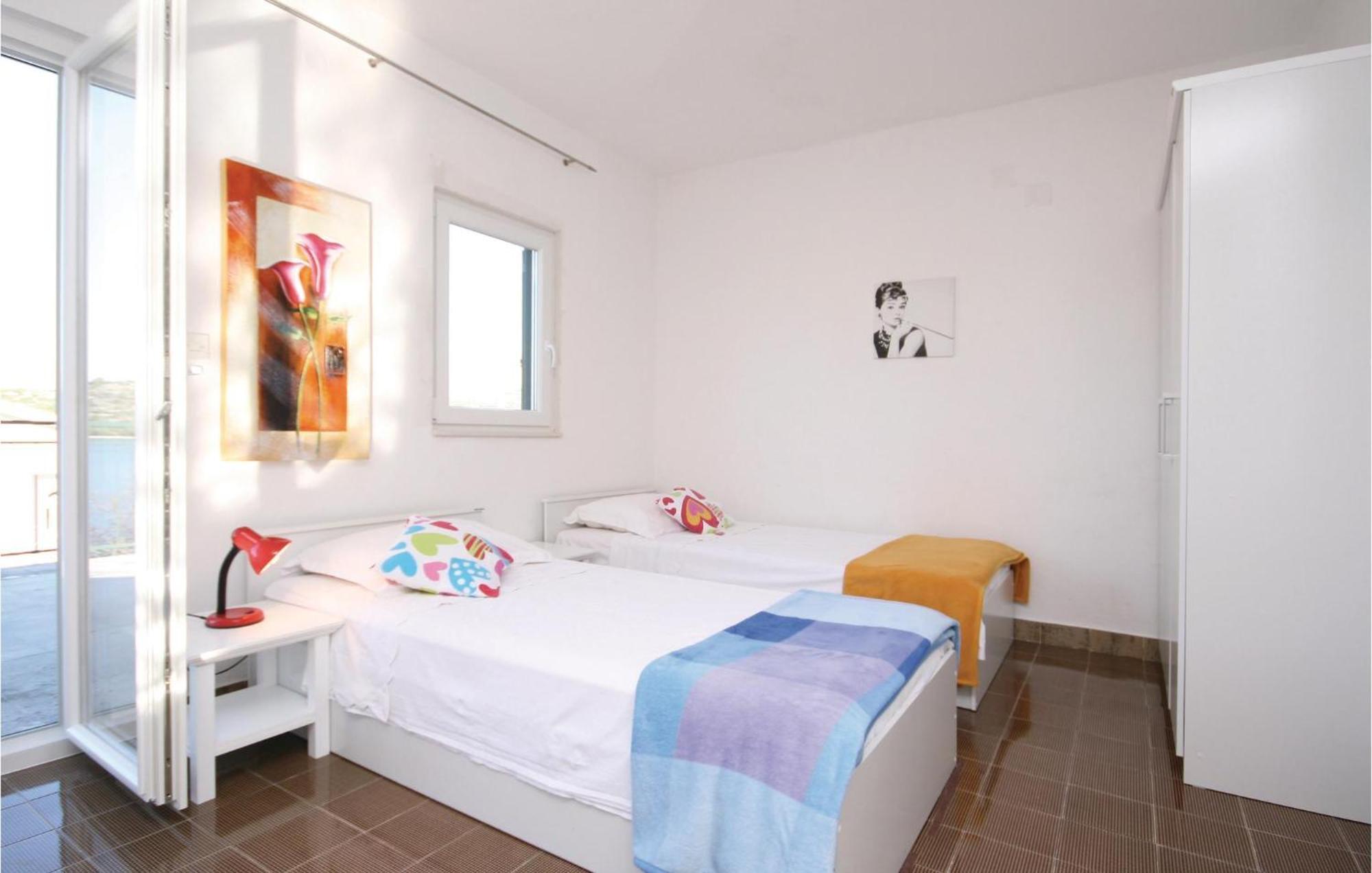 2 Bedroom Beautiful Home In Sparadici Grebastica Bagian luar foto