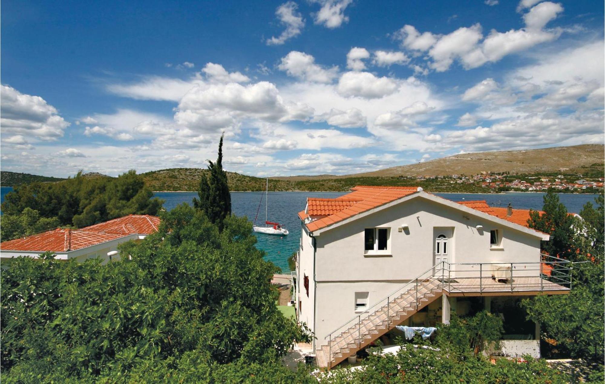 2 Bedroom Beautiful Home In Sparadici Grebastica Bagian luar foto