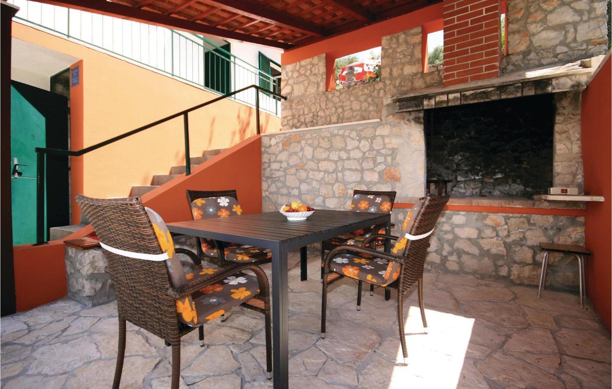 2 Bedroom Beautiful Home In Sparadici Grebastica Bagian luar foto